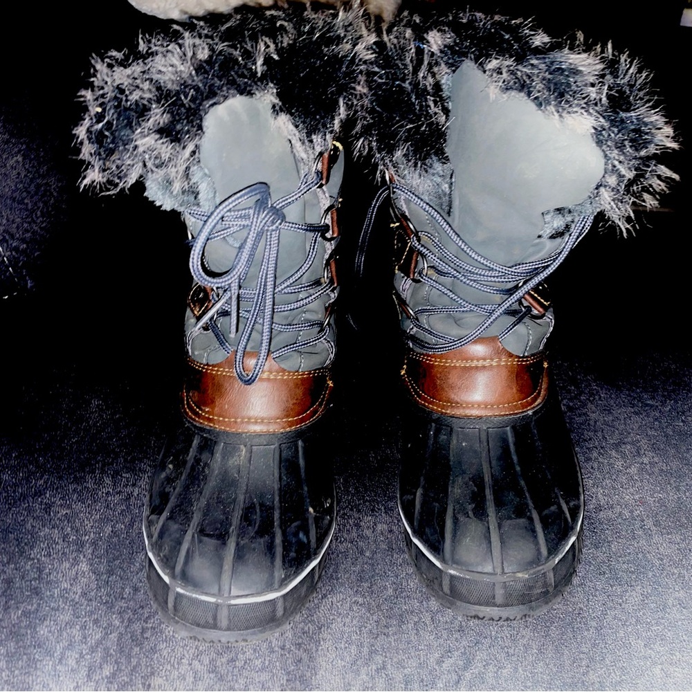 Gently used snow boots / winter boots